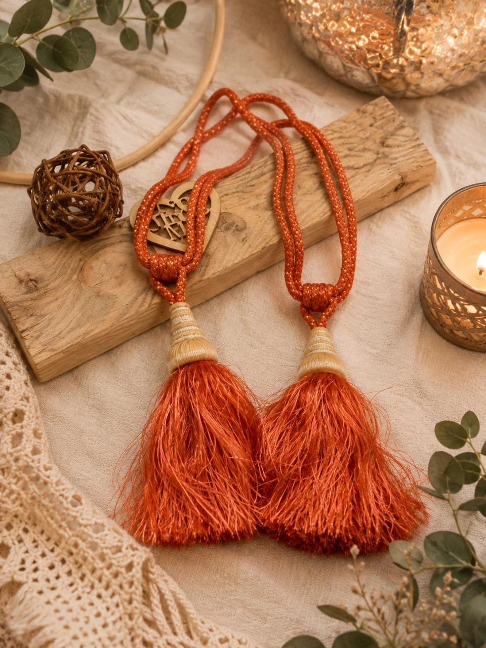 2 embrasses couleur corail et beige en bois neuve